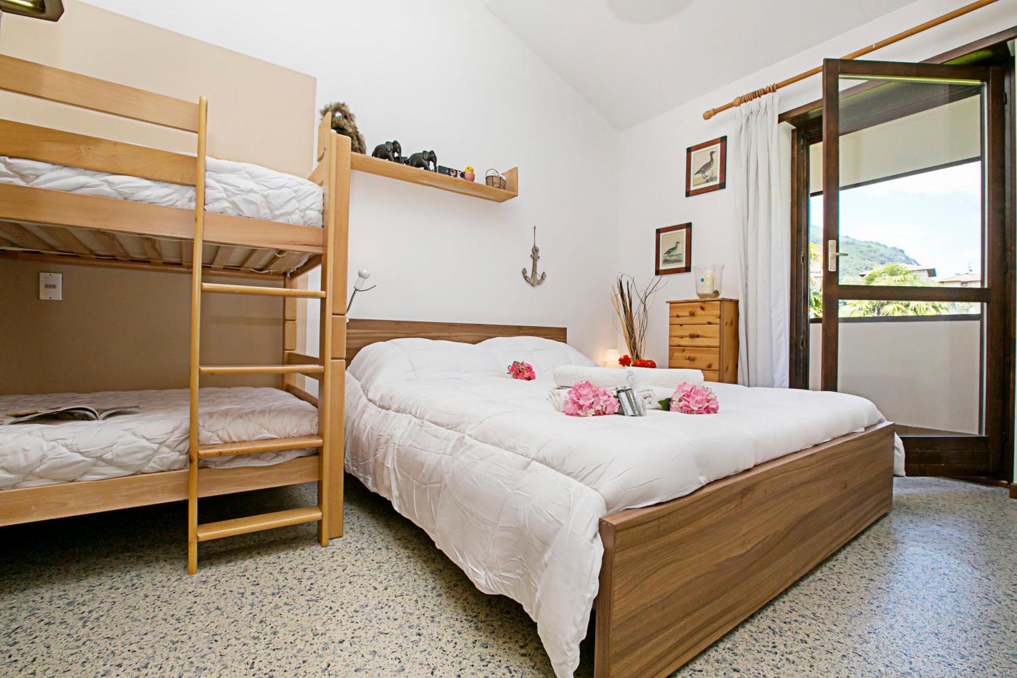 Residence Christina Due Laghi - Happy Rentals Тенно Екстер'єр фото