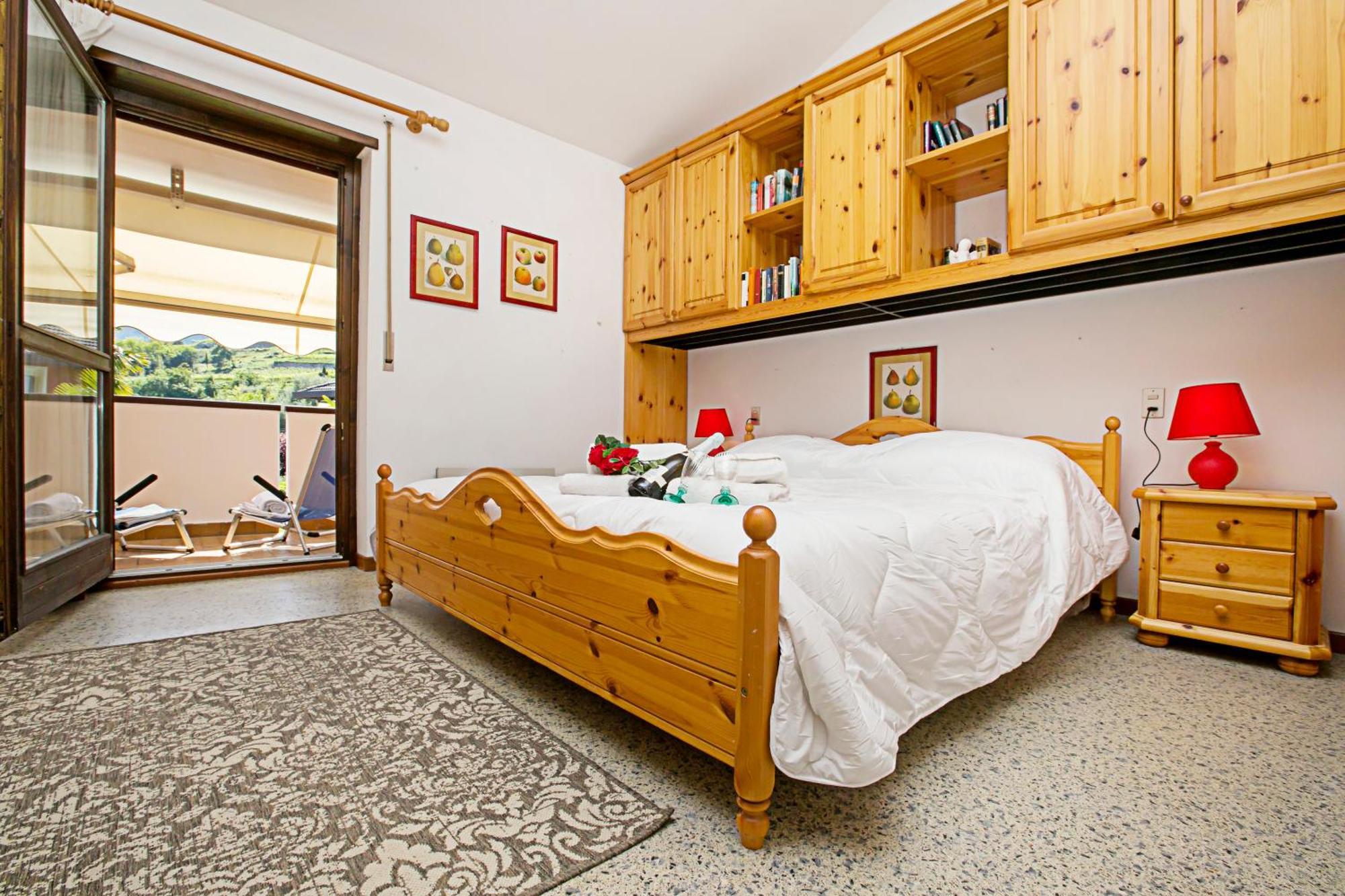 Residence Christina Due Laghi - Happy Rentals Тенно Екстер'єр фото