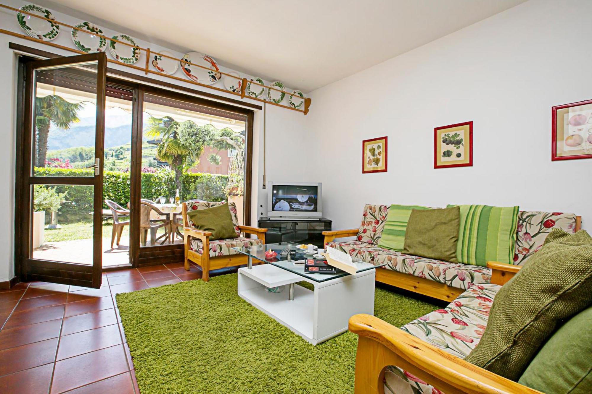 Residence Christina Due Laghi - Happy Rentals Тенно Екстер'єр фото