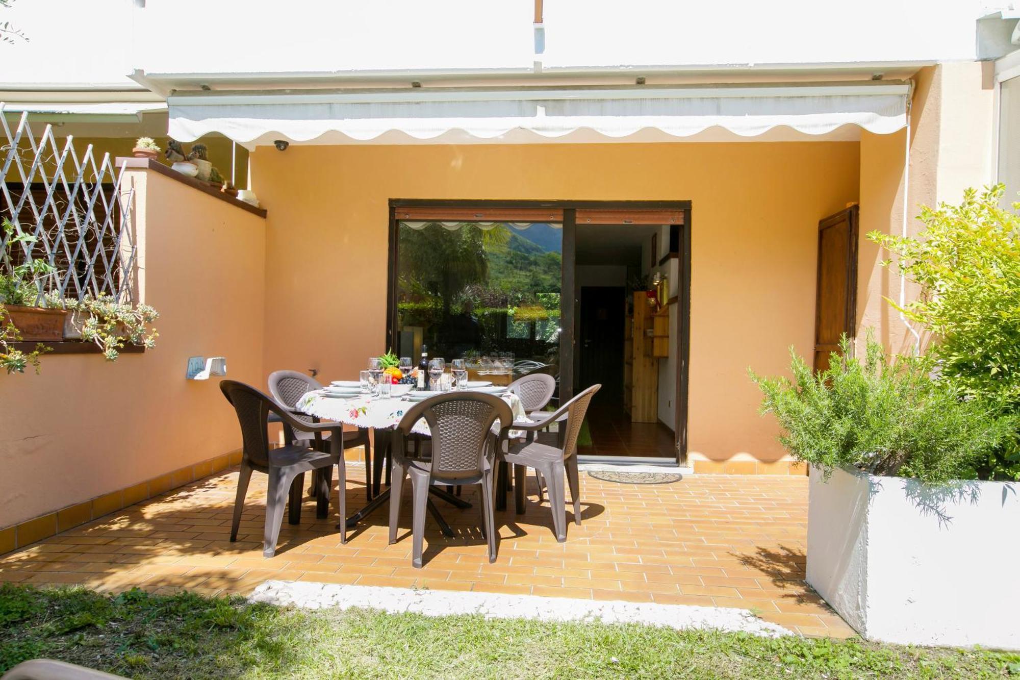 Residence Christina Due Laghi - Happy Rentals Тенно Екстер'єр фото
