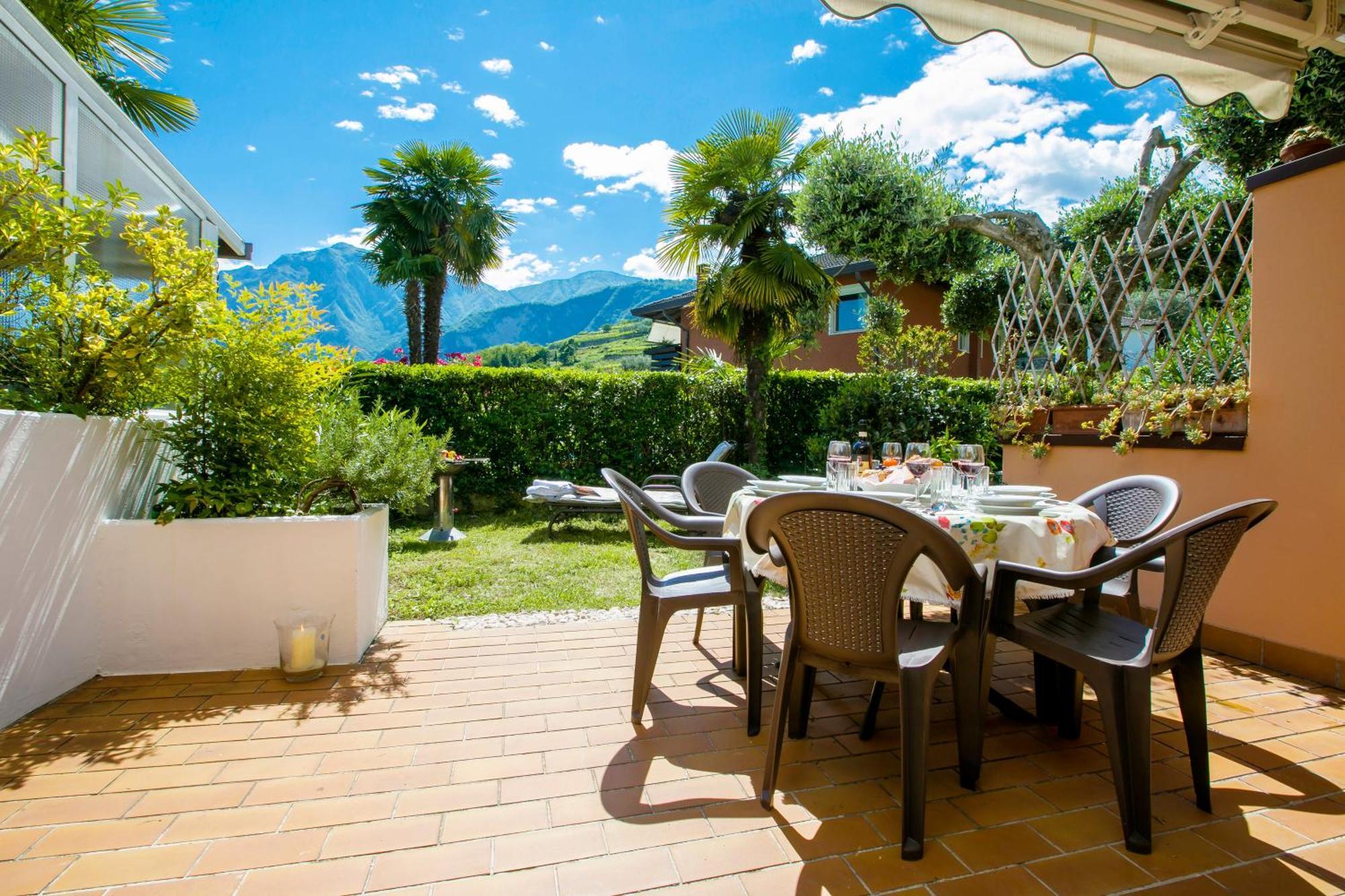 Residence Christina Due Laghi - Happy Rentals Тенно Екстер'єр фото
